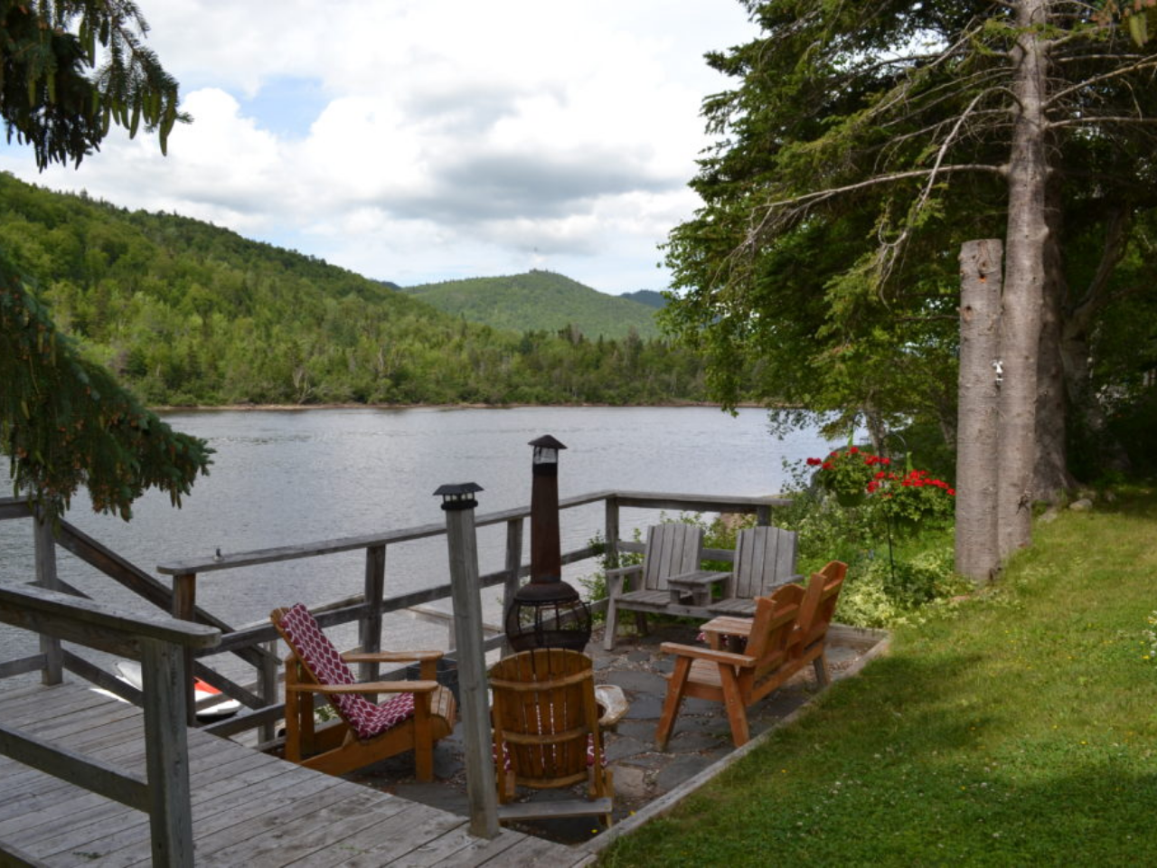 Edgewater Inn Bed & Breakfast - Steady Brook - Newfoundland and